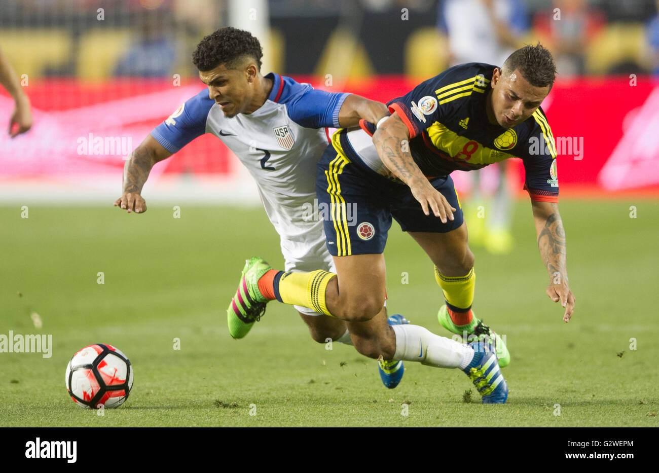 Santa Clara, USA. 3rd June, 2016. Colombian player Edwin Cardona (R) vies with U.S. player DeAndre Yedlin during the opening match of Copa America Centenario between Colombia and the United States at the Levi's Stadium in Santa Clara, California, the United States, June 3, 2016. Colombia won 2-0. Credit:  Yang Lei/Xinhua/Alamy Live News Stock Photo