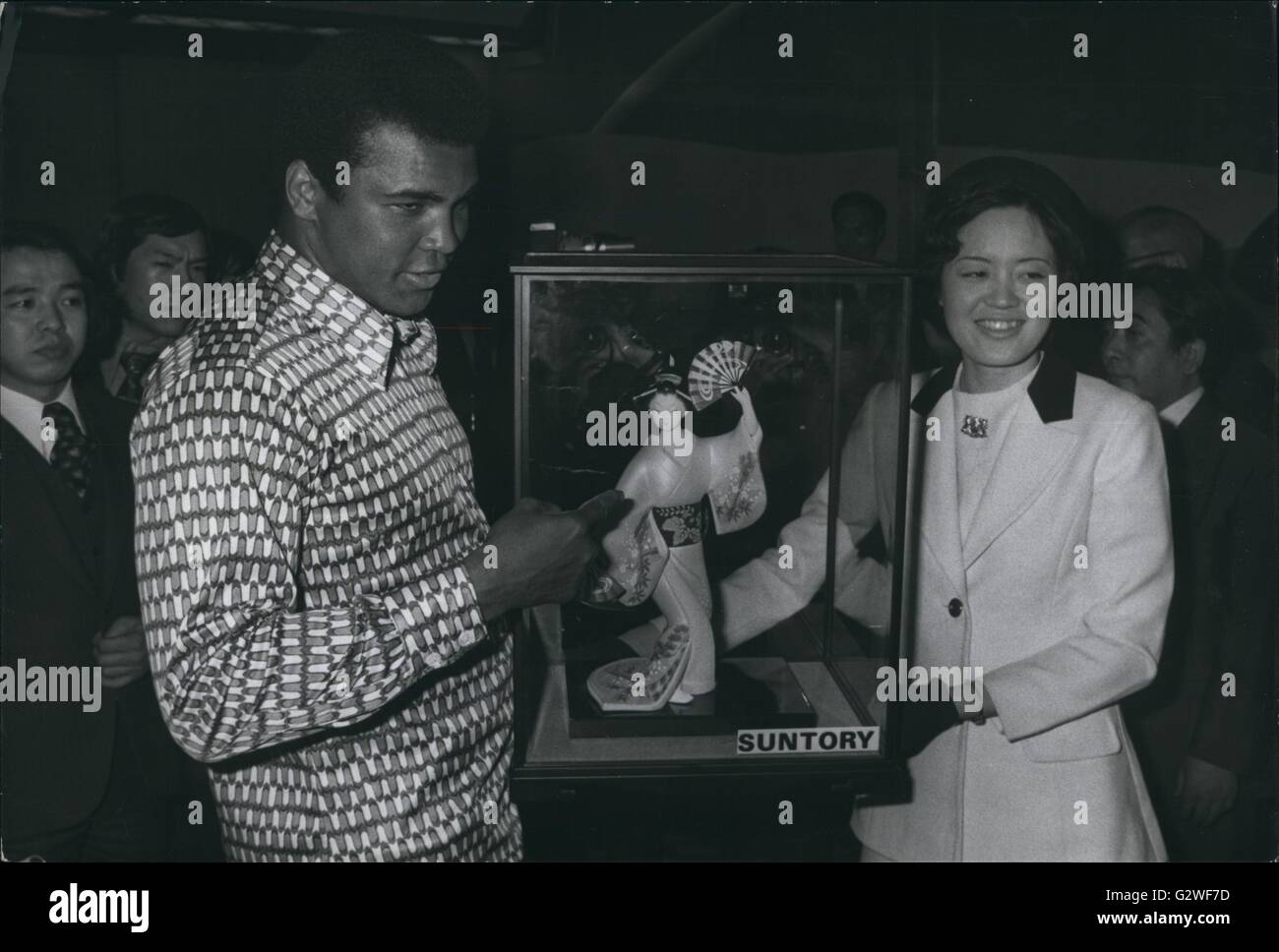 All Gets Japanese Doll. 24th Mar, 1972. Former World Heavyweight: champion Muhammad Ali, who is in Tokyo to fight Mac Foster in a 15-round bout on April 1st, receives a Japanese doll as a souvenir during a reception given the two boxers at a Tokyo hotel. The souvenir Japanese doll, was given during a press reception given for the two boxers at a Tokyo hotel. it is Ali's first visit to Japan, but Mac Foster who is an ex-U.S.Marine, was stationed in Japan in 1963-64. Ali Vows to knock him out ''in the first five rounds'. © Keystone Press Agency/Keystone USA/ZUMA Wire/Alamy Live News Stock Photo