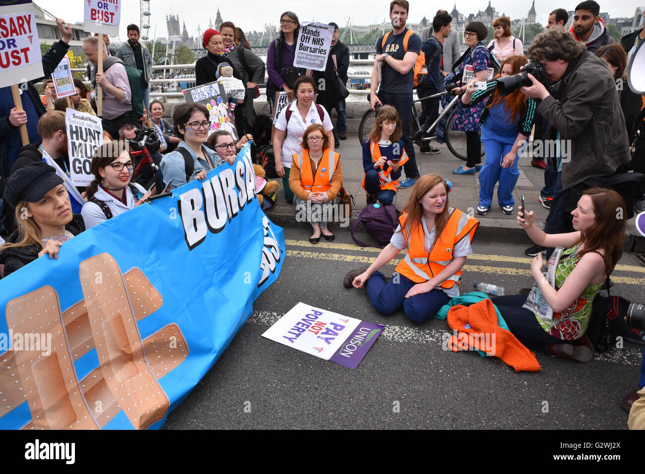 Westminster, London, UK. 4th June 2016. NHS nurses stage a demonstration against the cuts to the bursary and its replacement Stock Photo