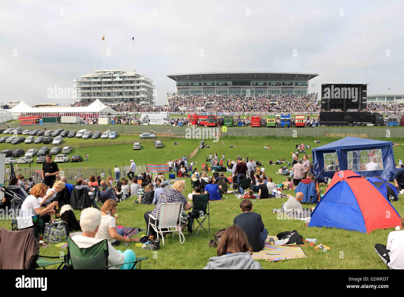 Horse racing the derby day at epsom hi-res stock photography and images ...