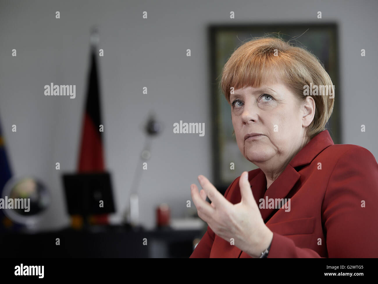 27.05.2013, Berlin, Berlin, Germany - Chancellor Angela Merkel (CDU) gestures during an interview at the Federal Chancellery in Berlin. 0PA130527D011CAROEX.JPG - NOT for SALE in G E R M A N Y, A U S T R I A, S W I T Z E R L A N D [MODEL RELEASE: NO, PROPERTY RELEASE: NO, (c) caro photo agency / Ponizak, http://www.caro-images.com, info@carofoto.pl - Any use of this picture is subject to royalty!] Stock Photo