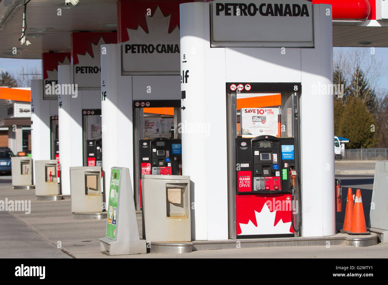 Petro canada gas station hi-res stock photography and images - Alamy