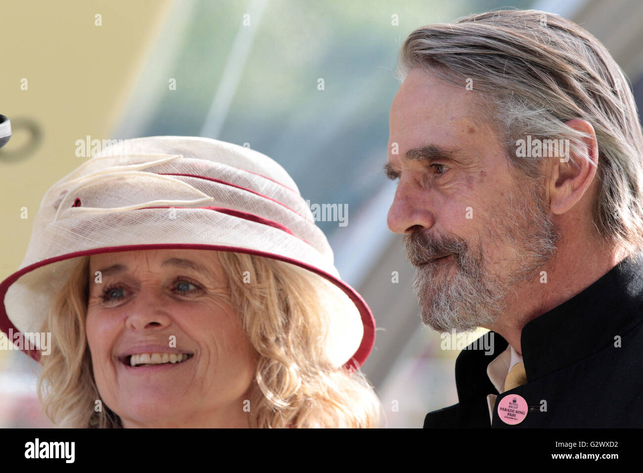 18.06.2015, Ascot , Berkshire, Grossbritannien - Actor Jeremy Irons and Sinead Cusack wife. 00S150618D796CAROEX.JPG - NOT for SALE in G E R M A N Y, A U S T R I A, S W I T Z E R L A N D [MODEL RELEASE: NO, PROPERTY RELEASE: NO, (c) caro photo agency / Sorge, http://www.caro-images.com, info@carofoto.pl - Any use of this picture is subject to royalty!] Stock Photo