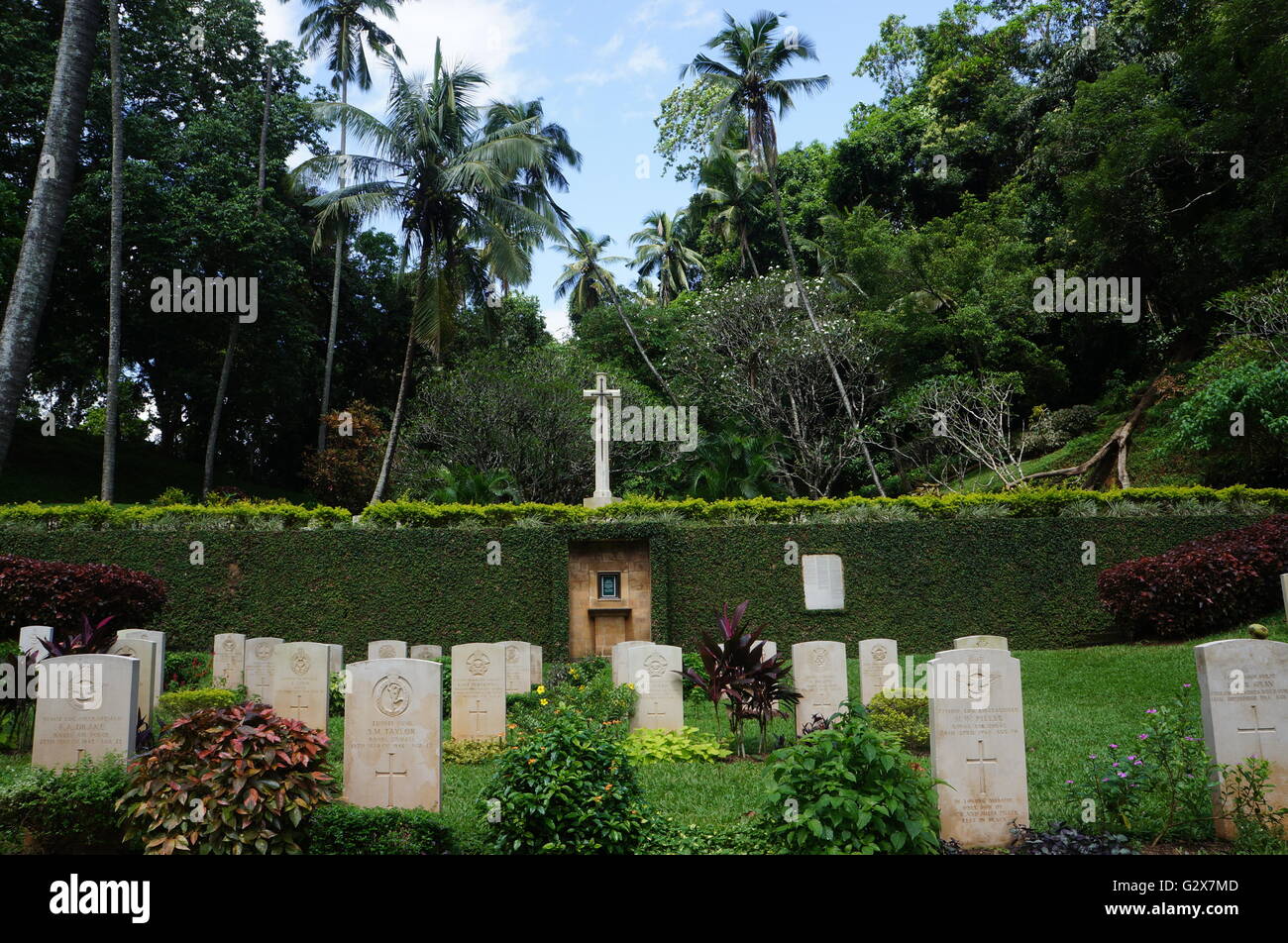 Headstones of British and South Asian soldiers fallen during the Second World War against the Japanese Army at Kandy War Cemetery, Sri Lanka. Stock Photo