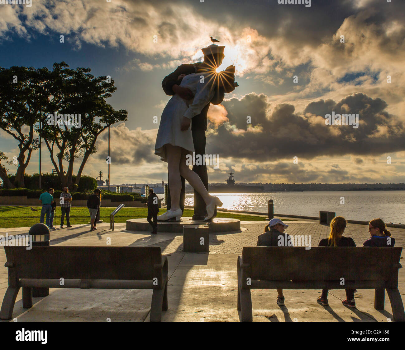 The Kiss Statue on the San Diego waterfront Stock Photo Alamy
