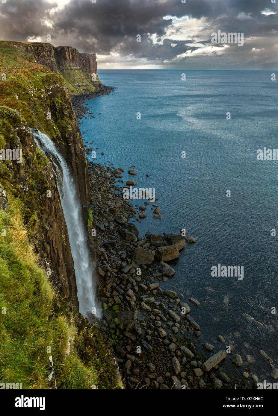 Mealt Waterfall and the Kilt Rock on the Isle of Skye Stock Photo - Alamy