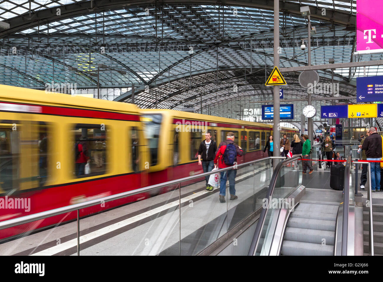 People on the platform as an  S- Bahn train pulls into Berlin Hauptbahnhof Station , Berlin's Main Railway Station, Berlin , Germany Stock Photo