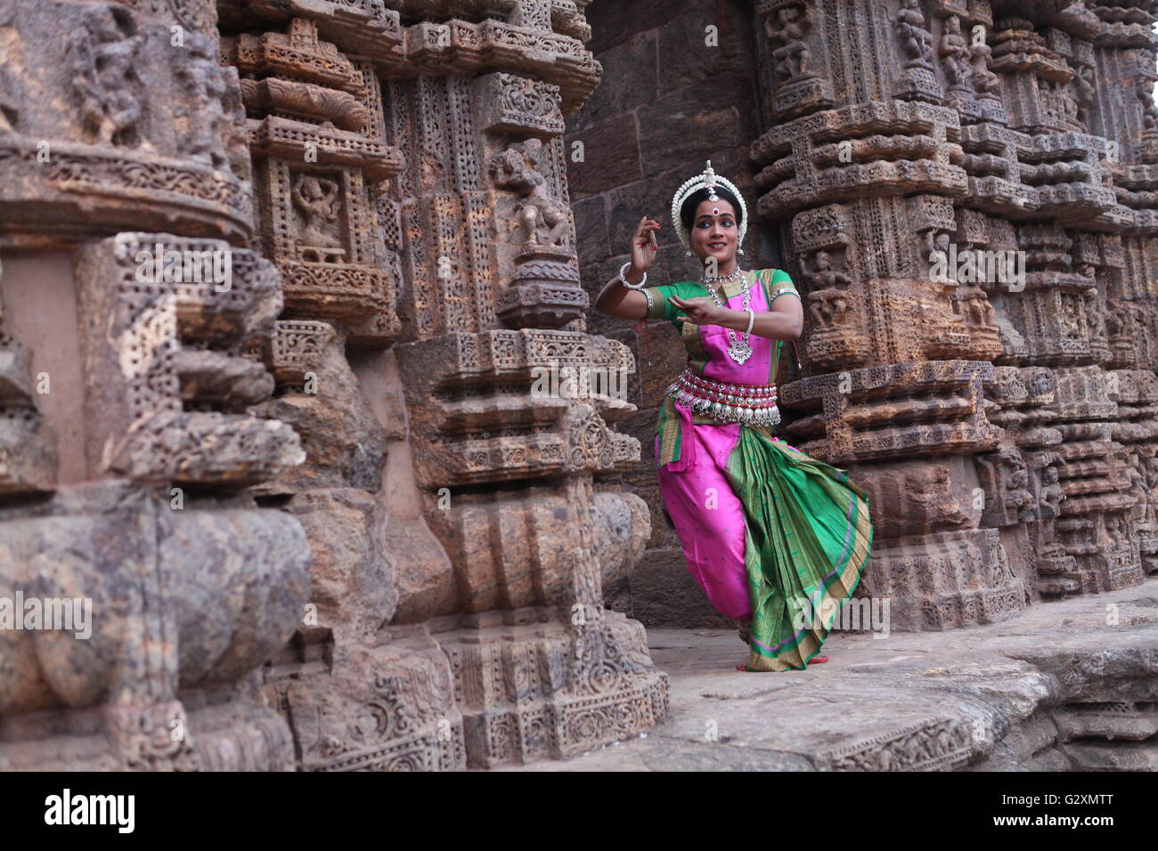 an odissi dancer posing before konark temple near bhubaneswar,odisha. Stock Photo