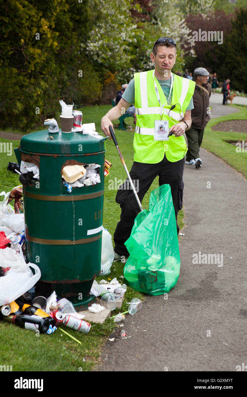 Street Cleaner Collecting Garbage Garbage Waste Trash Dirty Paper Stock Photo Alamy Street Cleaner Collecting Garbage Garbage Waste Trash Dirty Paper Stock Photo Alamy
