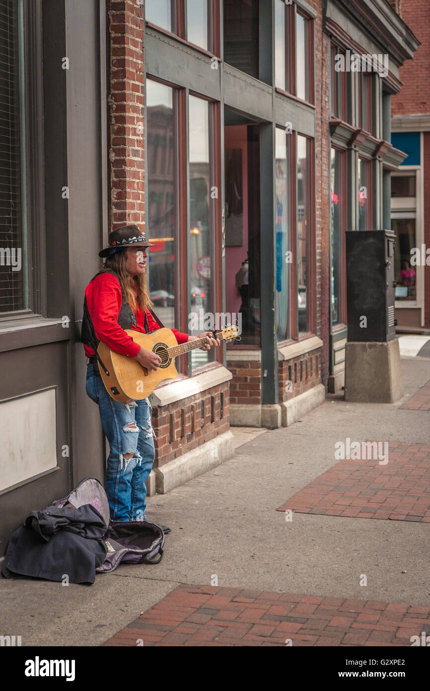 Country music street performer playing guitar and singing on Lower Broadway in The District of downtown Nashville, Tennessee Stock Photo