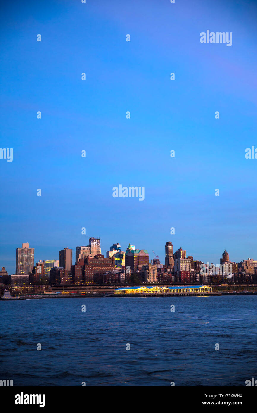 Manhattan Midtown skyline at dusk over Hudson River, New York City ...