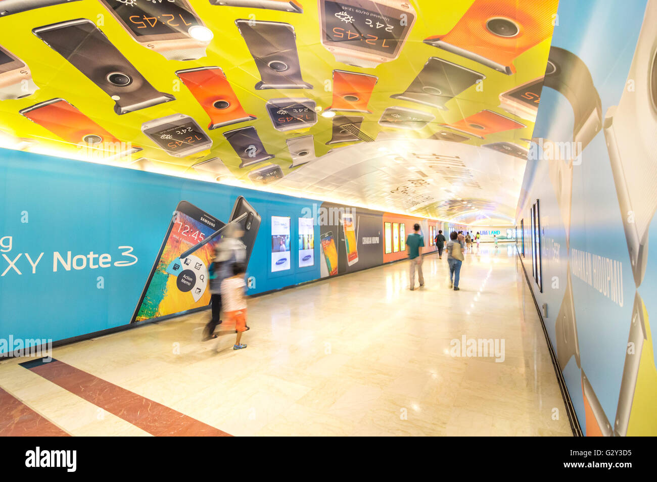KUALA LUMPUR, MALAYSIA - NOVEMBER 02, 2014: Tunnel to Aquaria KLCC in Petronas Twin Towers. Suria KLCC is one of the largest sho Stock Photo
