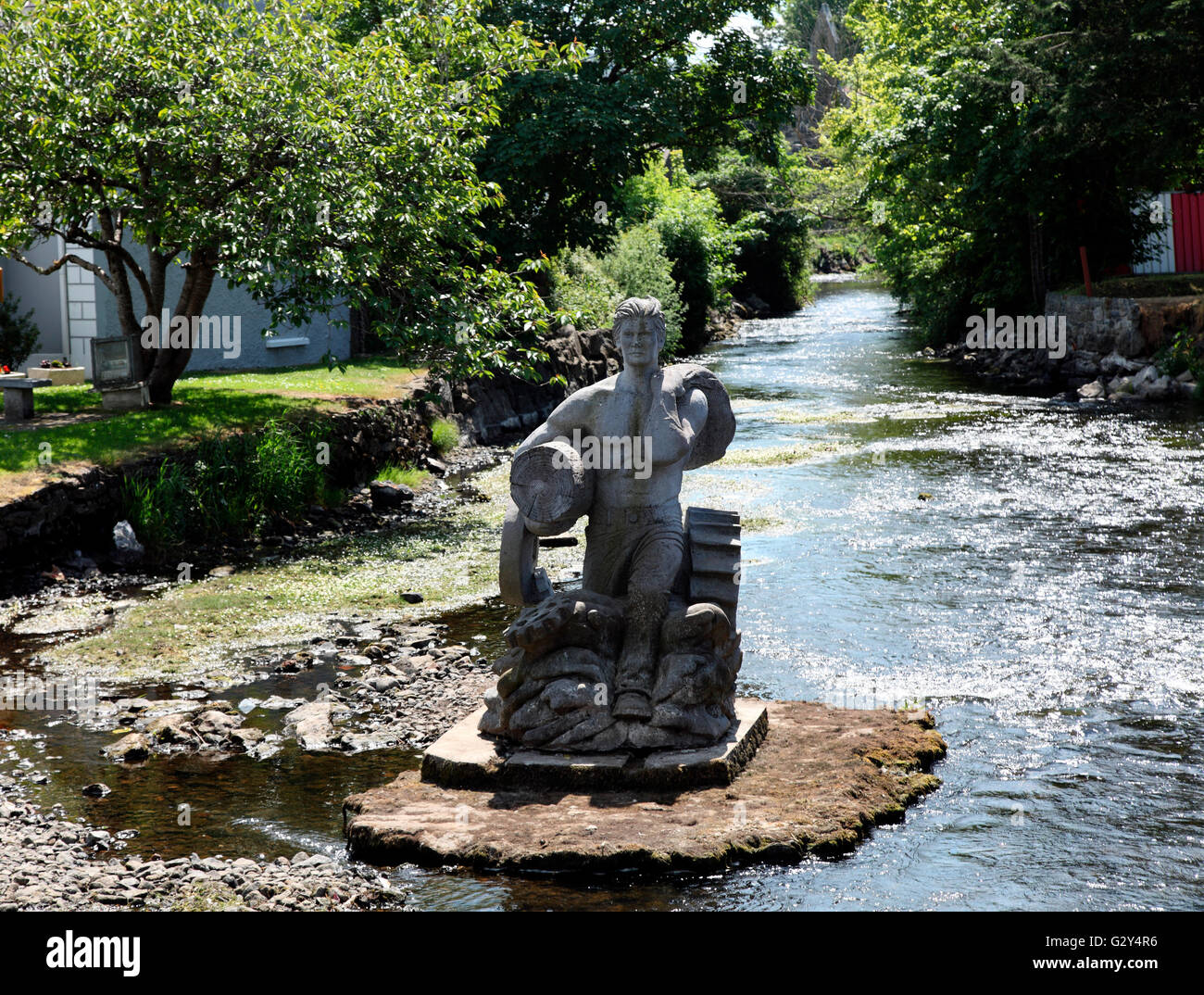 The Miller Returns, sculpture by Shane Gilmore in the O'Garney River, Sixmilebridge, Co. Clare Stock Photo