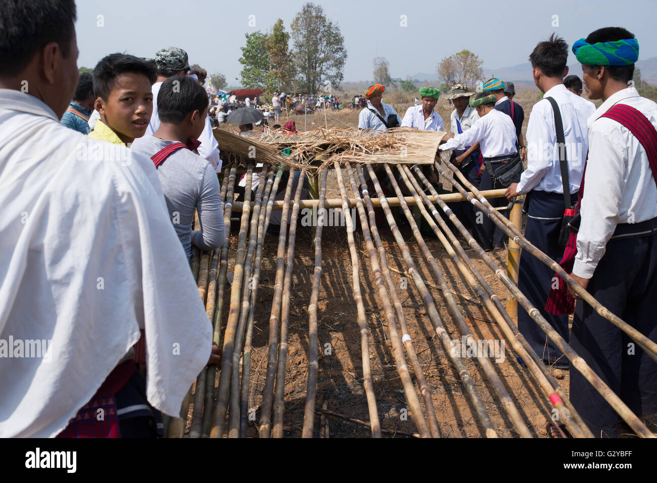 Pa'O people at the bamboo rockets flying contest on National Day, Demoso, Kayah State, Myanmar Stock Photo