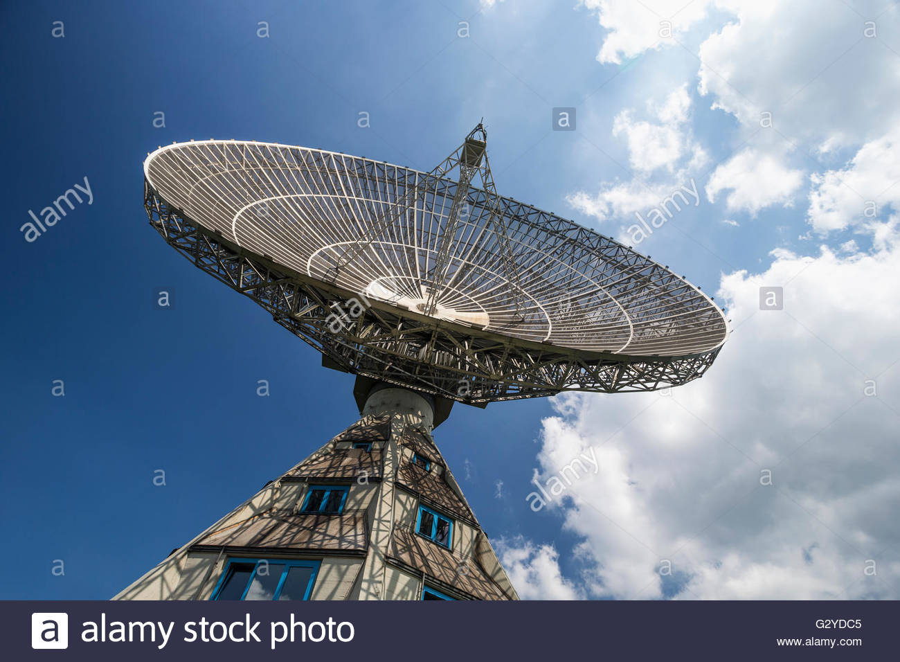 Parabolic Reflector Stock Photos & Parabolic Reflector Stock Images Alamy