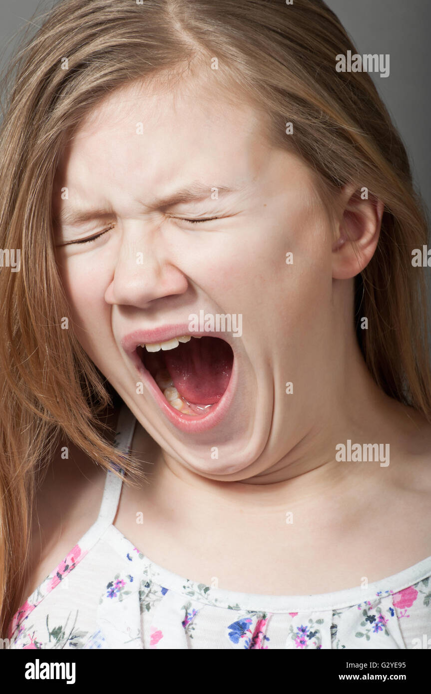 Sleepy child yawning hi-res stock photography and images - Alamy