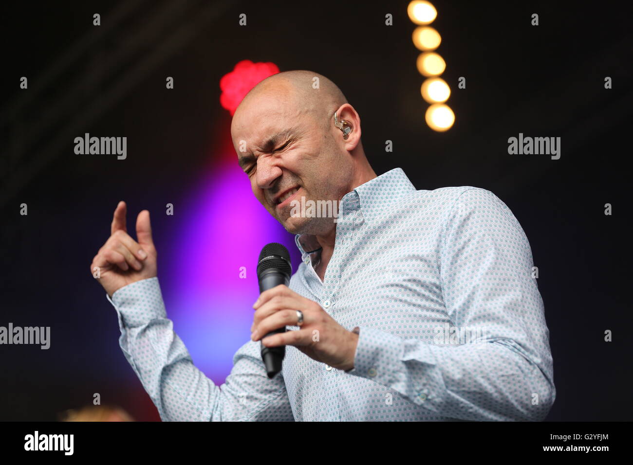 Irlam, Manchester, UK. 4th June, 2016. English soul singer Kenny Thomas