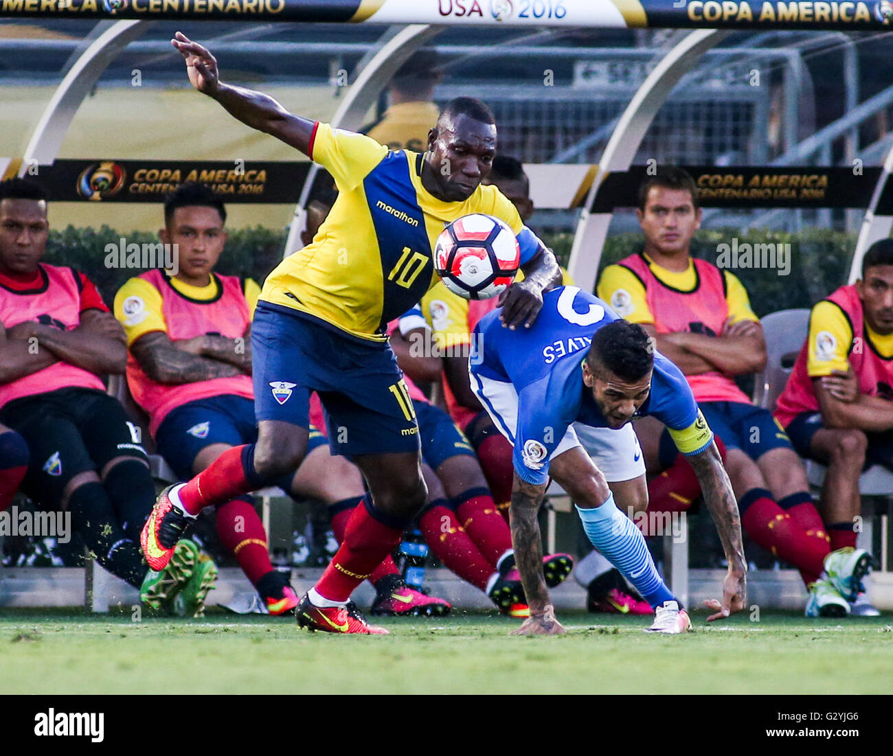 Pasadena, USA. 4th June, 2016. Walter Ayovi (L) of Ecuador vies with Dani Alves of Brazil during their 2016 Copa America Centenario Group B match in Pasadena, the United States, June 4, 2016. The match ended with a 0-0 draw. © Zhao Hanrong/Xinhua/Alamy Live News Stock Photo
