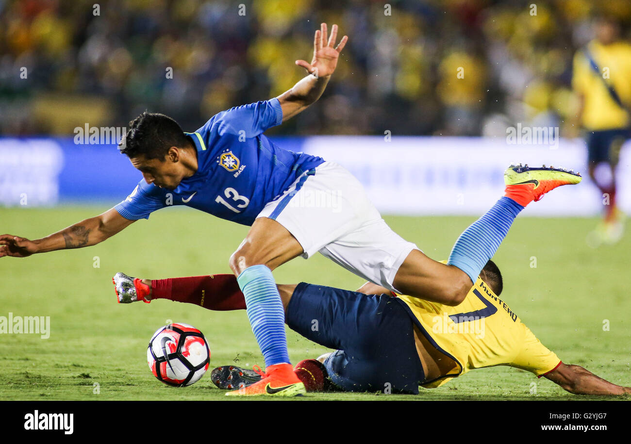 Pasadena, USA. 4th June, 2016. Jefferson Montero (Bottom) of Ecuador vies with Marquinhos of Brazil during their 2016 Copa America Centenario Group B match in Pasadena, the United States, June 4, 2016. The match ended with a 0-0 draw. © Zhao Hanrong/Xinhua/Alamy Live News Stock Photo
