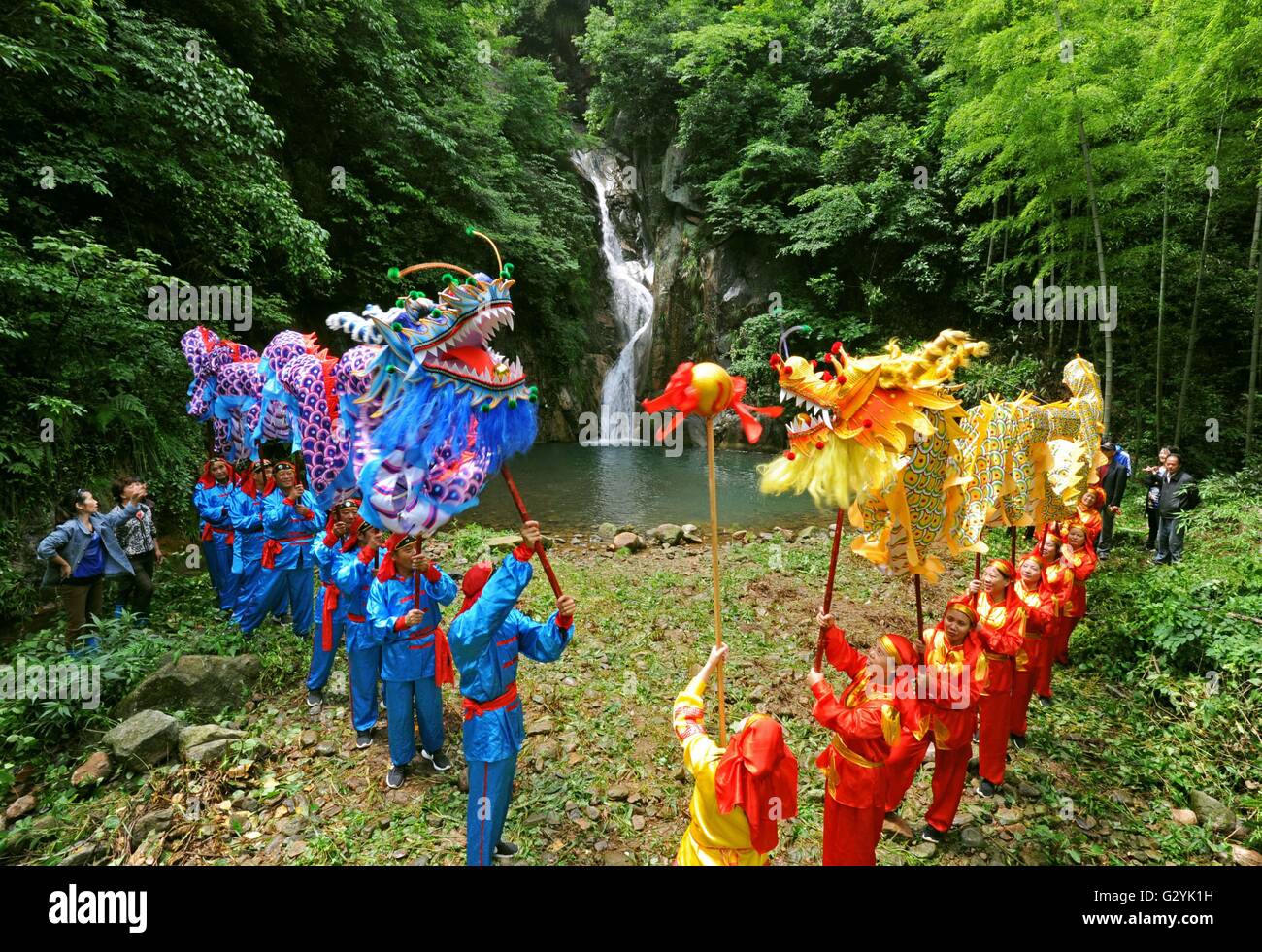 (160605) -- ANJI, June 5, 2016 (Xinhua) -- Farmers rehearse dragon dance at a tourist spot in Anji County, east China's Zhejiang Province, June 4, 2016. Anji is known for its pleasant environment with flourishing bamboo plantations and many scenes from the famous movie 'Crouching Tiger, Hidden Dragon' were shot here. The county persists in green, low-carbon development, and strives to protect environment as well as to develop local economy. June 5 is observed as World Environment Day every year, and this year's theme issued by China's Ministry of Environment Protection is 'improving the qualit Stock Photo