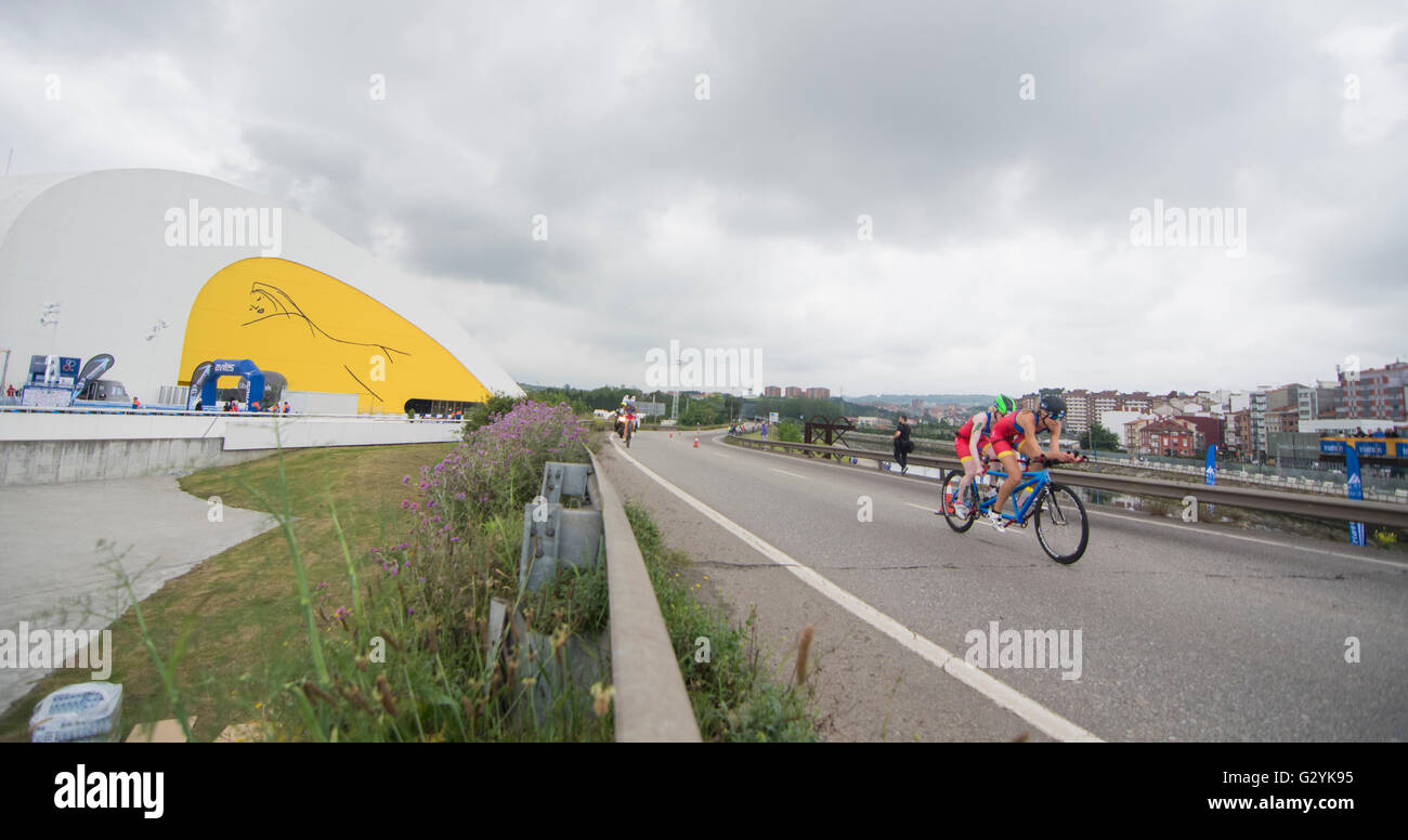 Aviles, Spain. 4th June, 2016. Rodriguez (Spain) rides on bike during the paradhuatlon category of 2016 Aviles ITU Duathlon World Championships at Center Niemeyer on June 4, 2016 in Aviles, Spain. Credit: David Gato/Alamy Live News Stock Photo