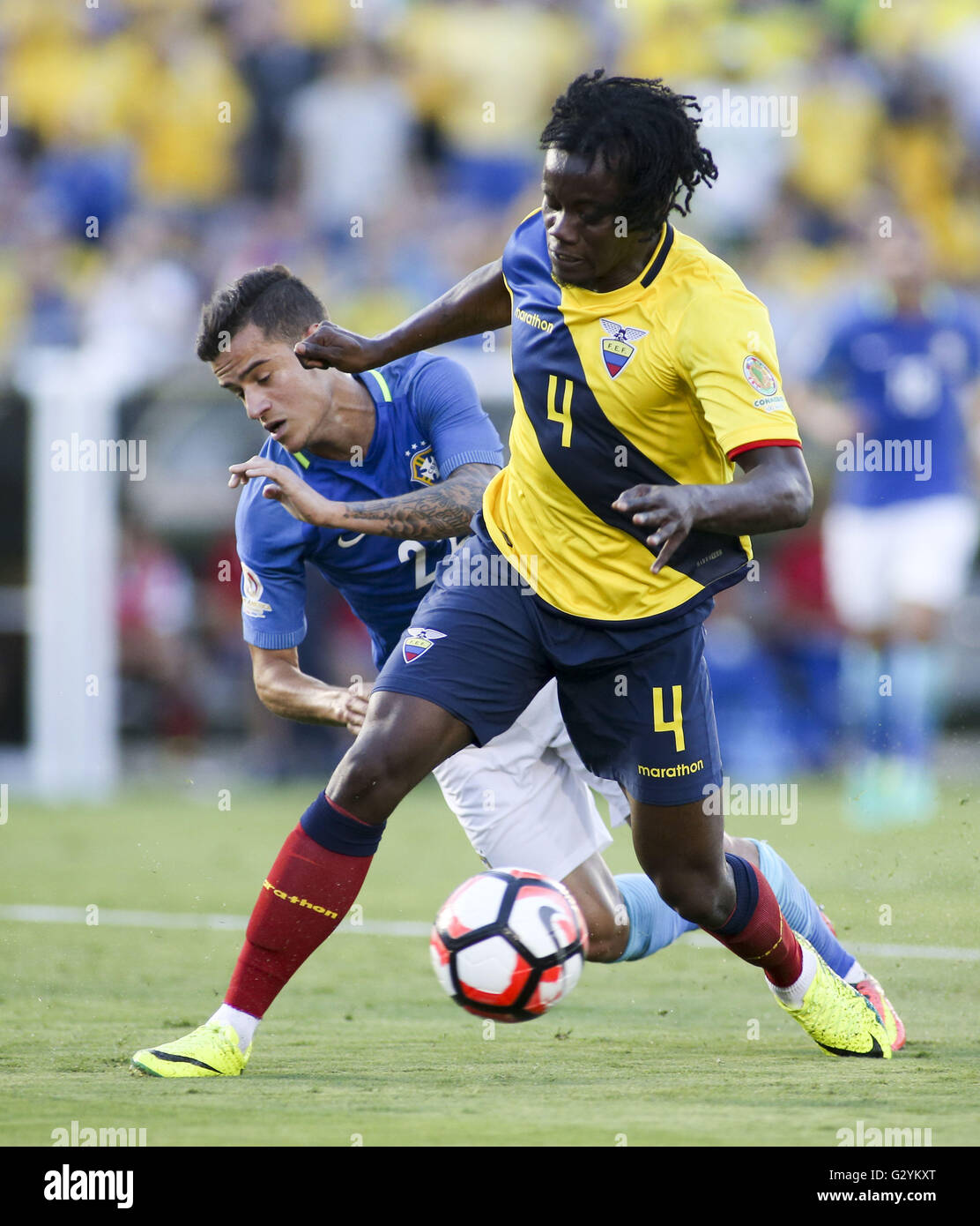 Los Angeles, California, USA. 4th June, 2016. cuador defender Juan Carlos Paredes #4 and Brazil midfielder Philippe Coutinho #22 in actions during a Copa America soccer match between Brazil and Ecuador at the Rose Bowl in Pasadena, California, June 4, 2016. © Ringo Chiu/ZUMA Wire/Alamy Live News Stock Photo