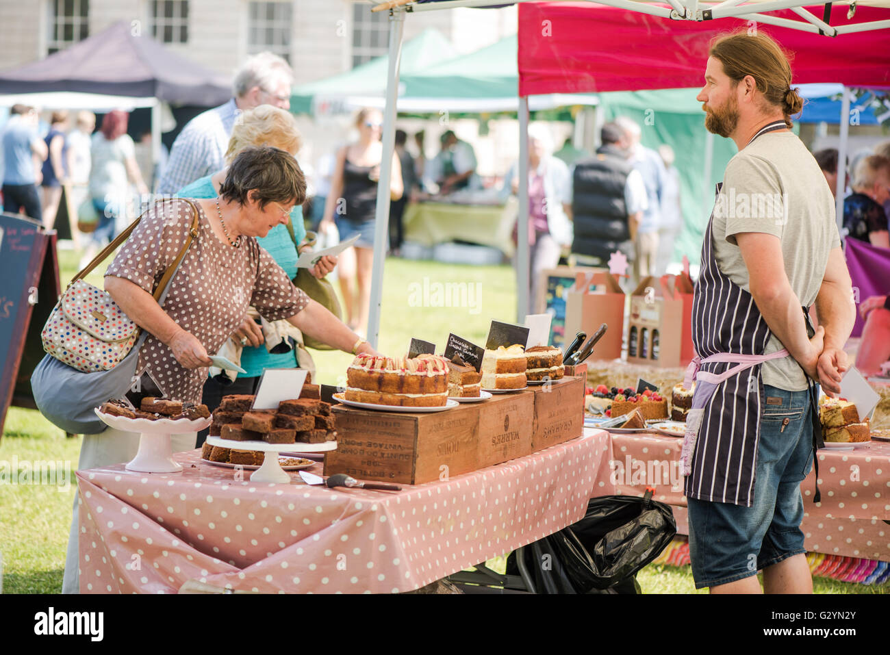 Plymouth, England - June 5, 2016 Good Food Sunday Market held at Royal Williams Yard harbour in Plymouth,  UK attract many food lovers from all over county on this sunny and worm Sunday, June 5th. Credit:  marcin jucha/Alamy Live News Stock Photo