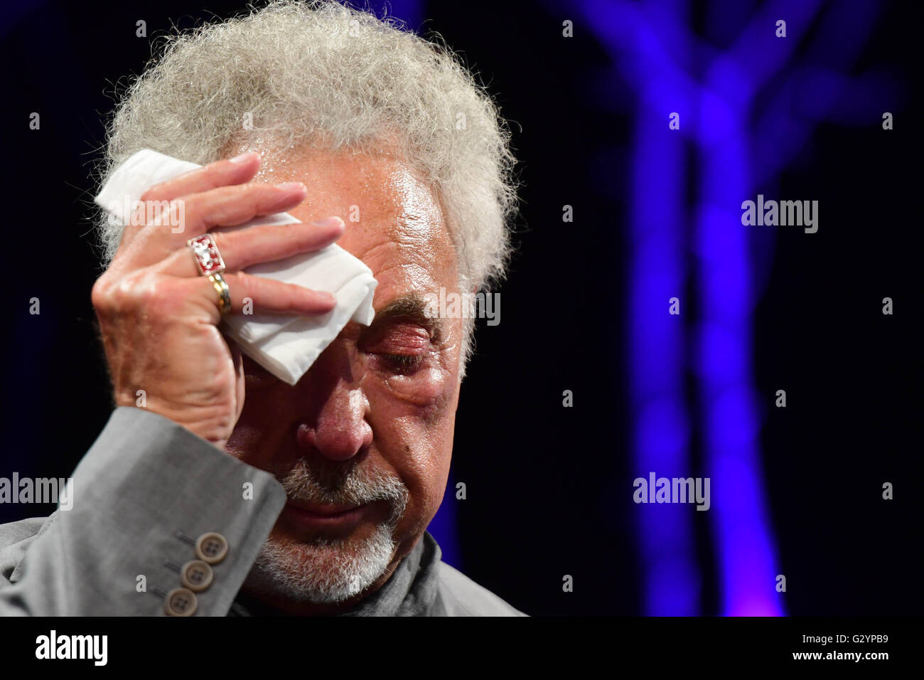 Hay Festival 2016, Hay on Wye, Powys , Wales UK  Sunday June 05 2016  An emotional Sir Tom Jones, speaking in public for the first time since the death of his wife, Melinda Trenchard, in April 2016, talking about his new autobiography 'Over the Top and Back'  on the final day of the 2016 Hay Festival of Literature and the Arts  For ten days in late May and early June  the small town of Hay on Wye on the  Wales-England border becomes the 'Woodstock of the Mind', and attracts some of the worlds best writers, novelists and poets   photo Credit:  Keith Morris / Alamy Live News. Stock Photo