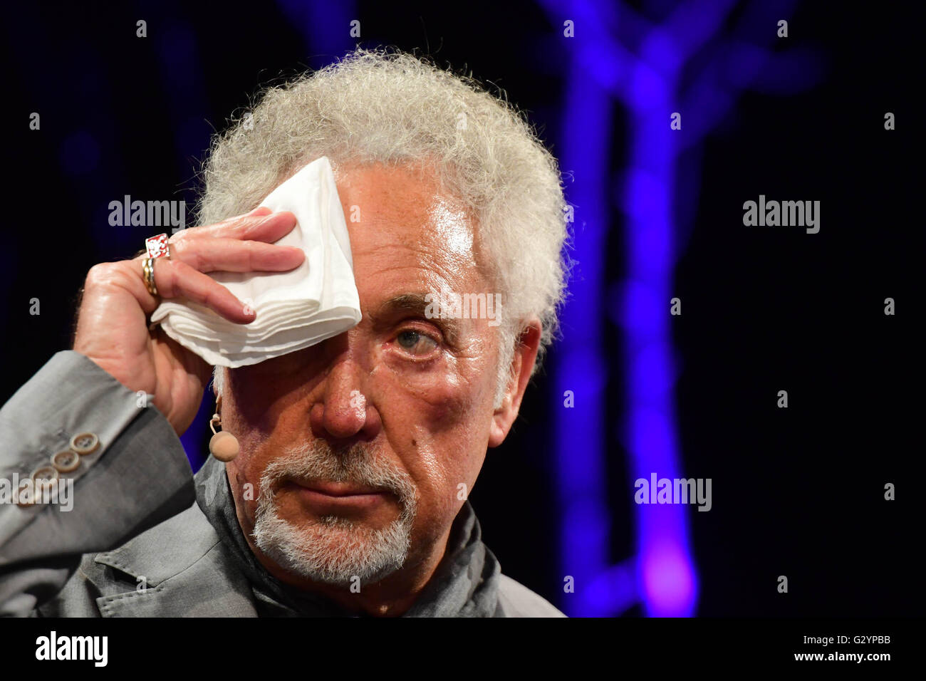 Hay Festival 2016, Hay on Wye, Powys , Wales UK  Sunday June 05 2016  Sir Tom Jones, speaking in public for the first time since the death of his wife, Melinda Trenchard, in April 2016, talking about his new autobiography 'Over the Top and Back'  on the final day of the 2016 Hay Festival of Literature and the Arts  For ten days in late May and early June  the small town of Hay on Wye on the  Wales-England border becomes the 'Woodstock of the Mind', and attracts some of the worlds best writers, novelists and poets   photo Credit:  Keith Morris / Alamy Live News. Stock Photo