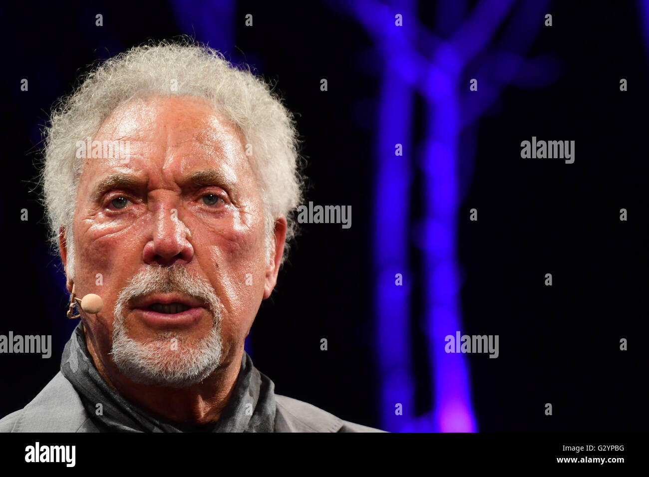 Hay Festival 2016, Hay on Wye, Powys , Wales UK  Sunday June 05 2016  Sir Tom Jones, speaking in public for the first time since the death of his wife, Melinda Trenchard, in April 2016, talking about his new autobiography 'Over the Top and Back'  on the final day of the 2016 Hay Festival of Literature and the Arts  For ten days in late May and early June  the small town of Hay on Wye on the  Wales-England border becomes the 'Woodstock of the Mind', and attracts some of the worlds best writers, novelists and poets   photo Credit:  Keith Morris / Alamy Live News. Stock Photo