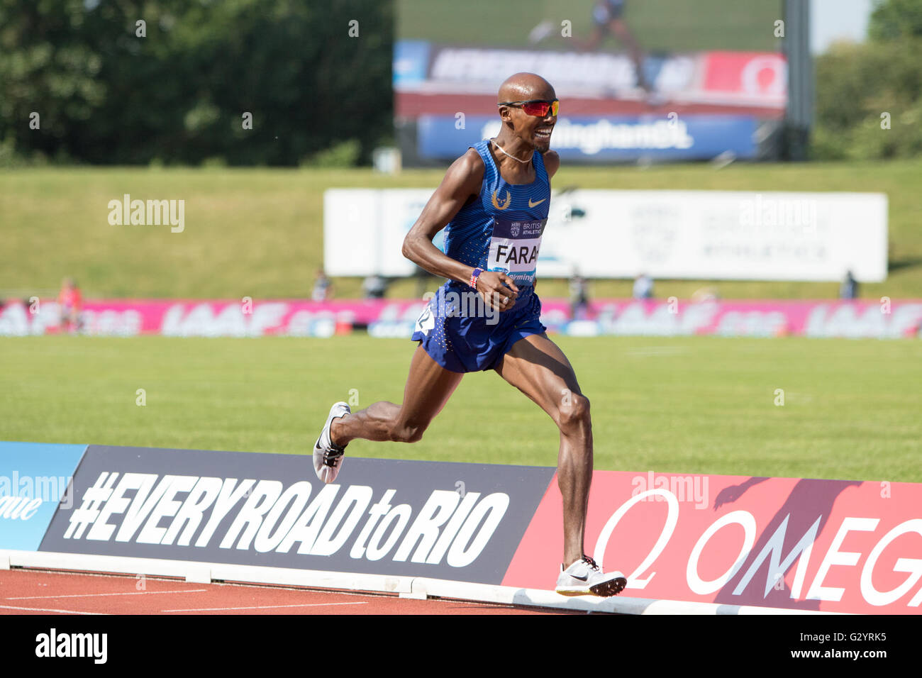 Mo farah fans hi-res stock photography and images - Alamy