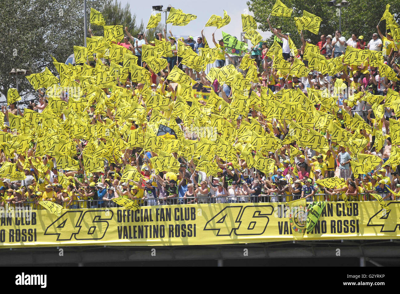 Konvention Diplomat deadlock Montmelo, Spain. 05th June, 2016. Valentino Rossi Fans Celebrates the  victory at the end the race during the MotoGp of Catalunya - Qualifying at  Circuit de Catalunya on June 4, 2016 in