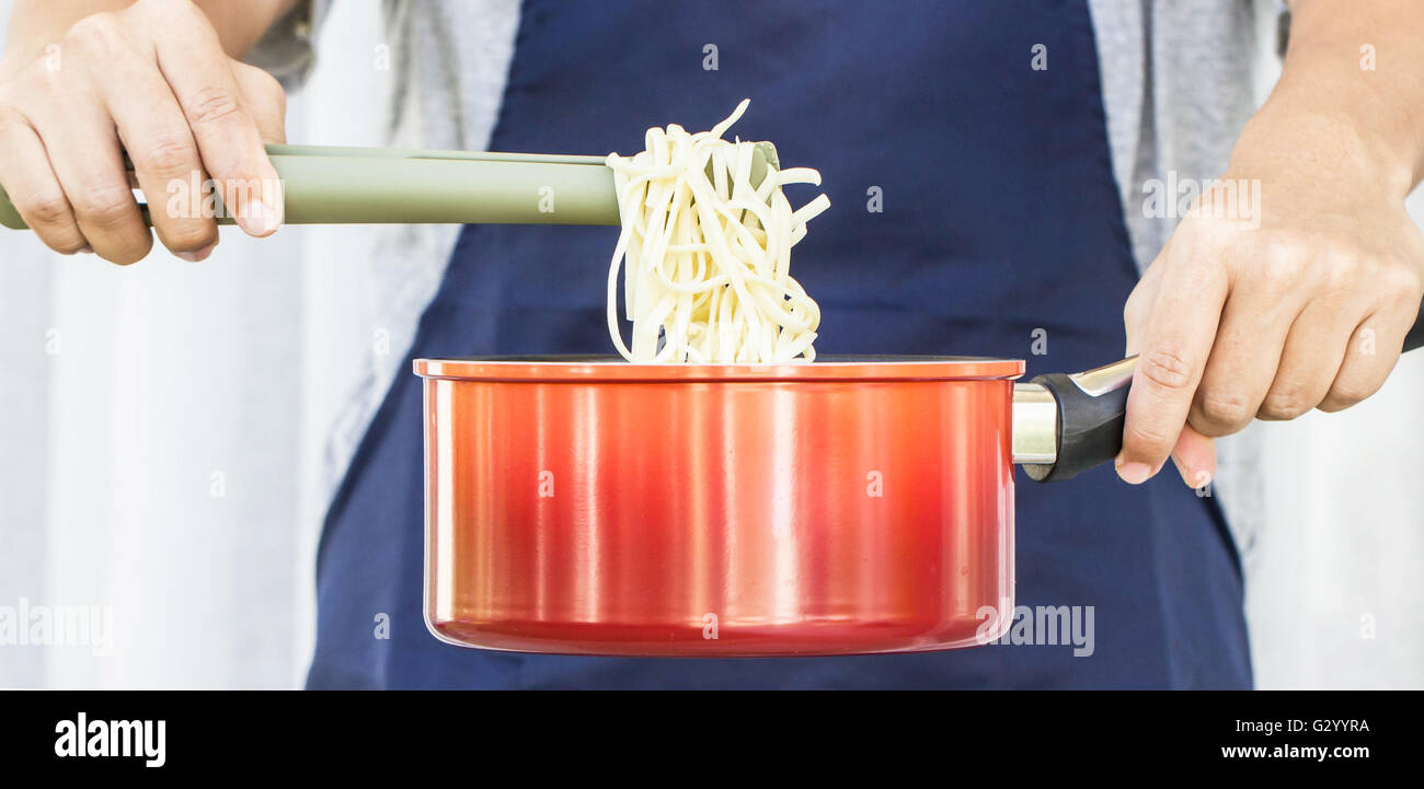 Asian man cooking hires stock photography and images Alamy
