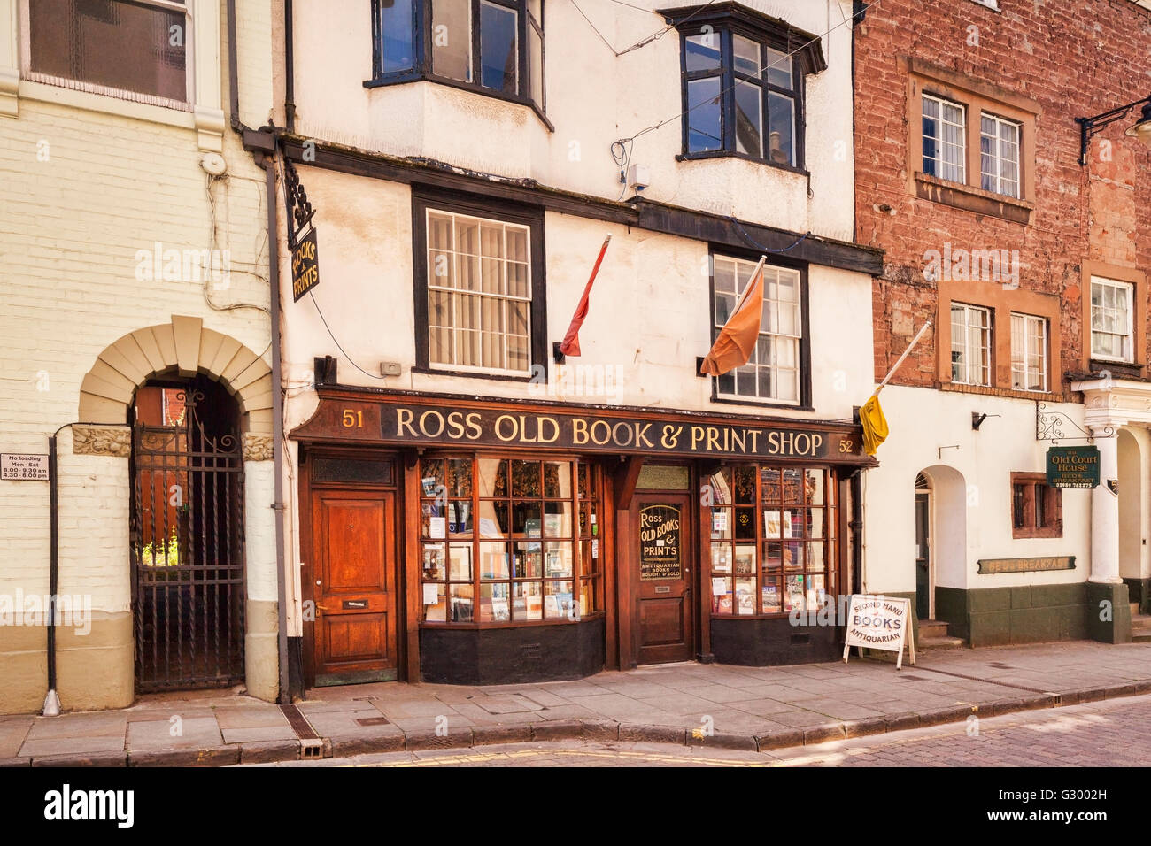 LICENSED OFFICES 6 High Street, Ross on Wye, HR9 5HL LICENSED OFFICES 6 High Street, Ross