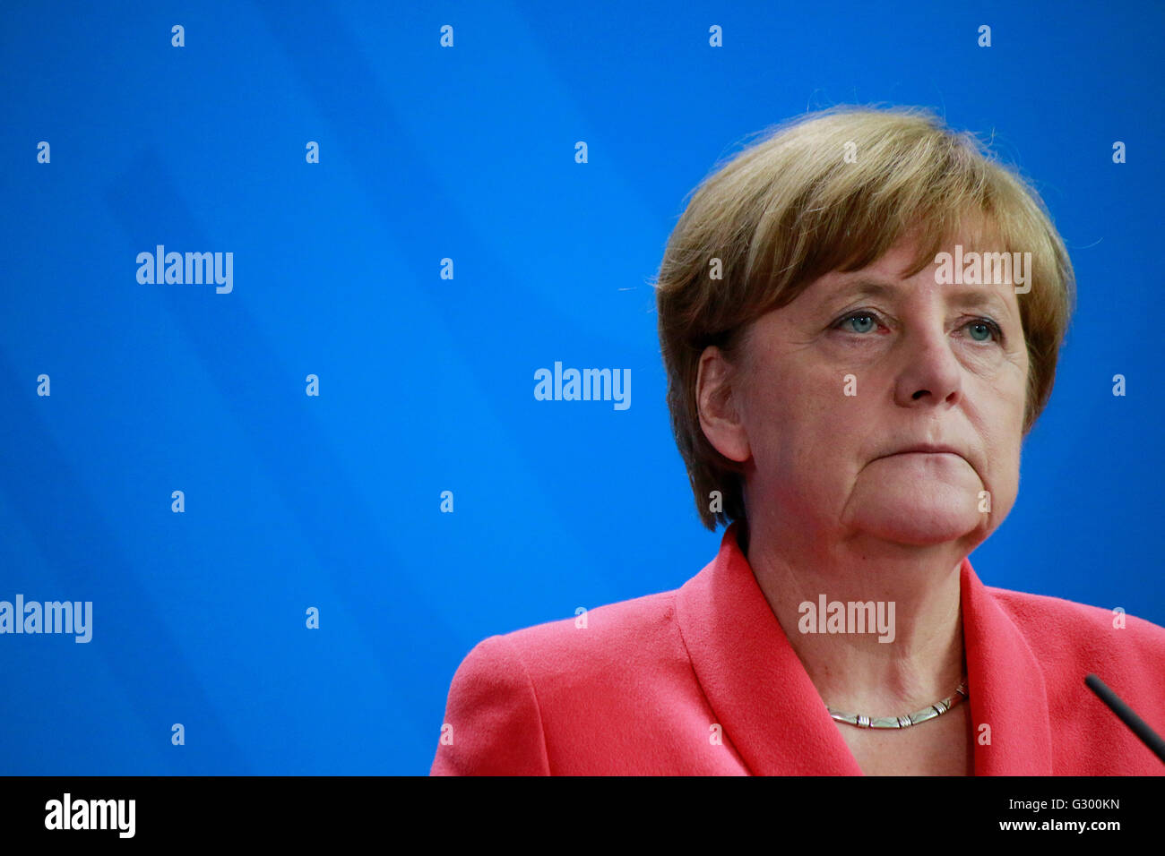 BKin Angela Merkel Treffen der dt. Bundeskanzlerin mit dem NATO
