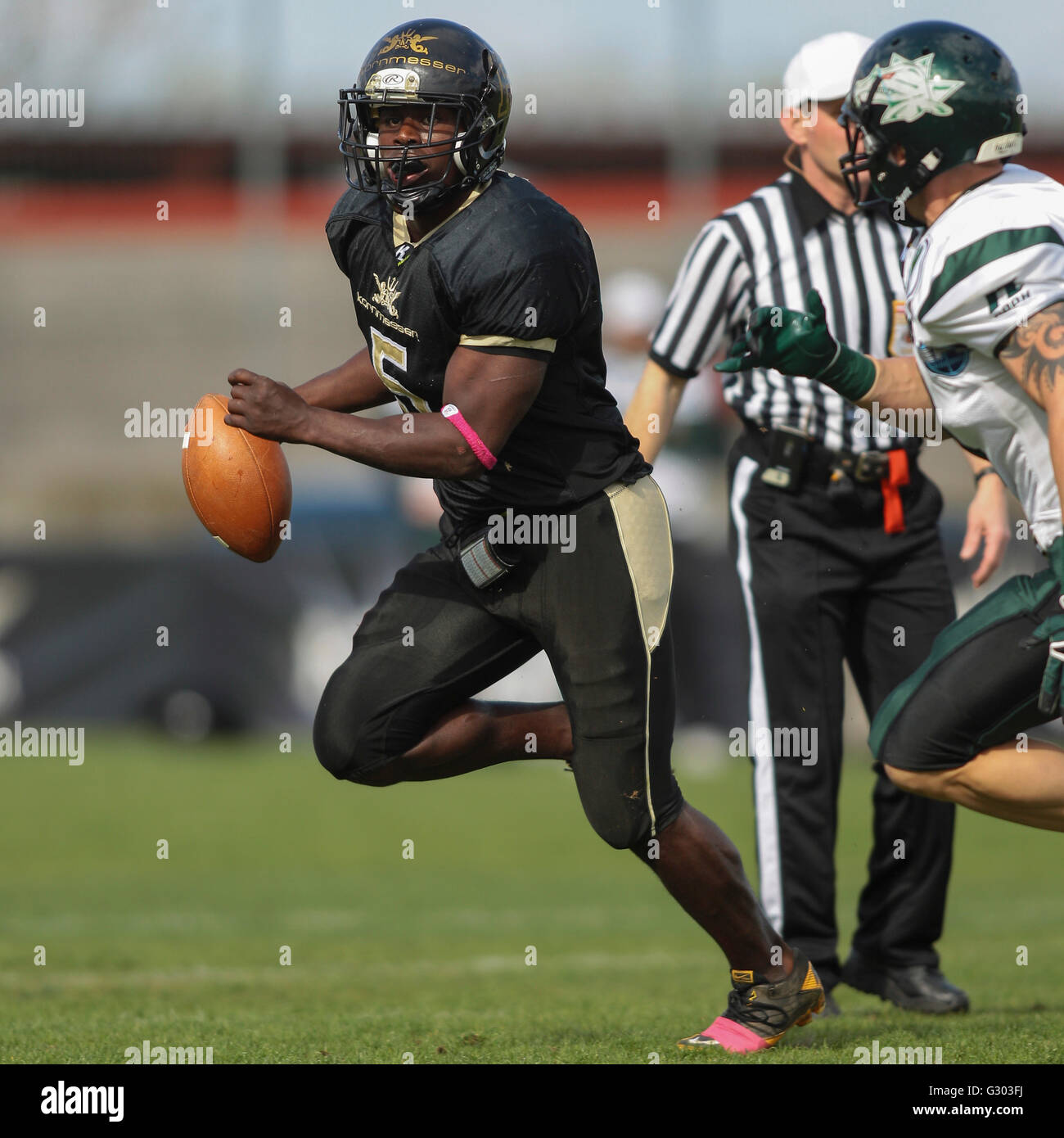 American football, QB Craig Maynard, No. 5 Rangers, runs with the ball