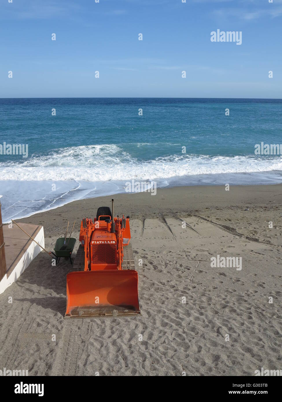 Excavator on a beach hi-res stock photography and images - Alamy