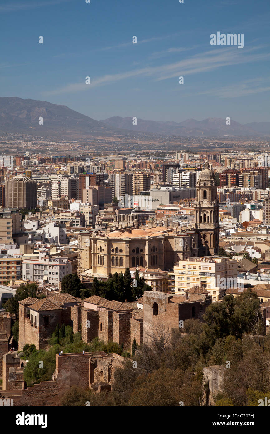 view-from-monte-de-gibralfaro-towards-the-historic-city-centre-and