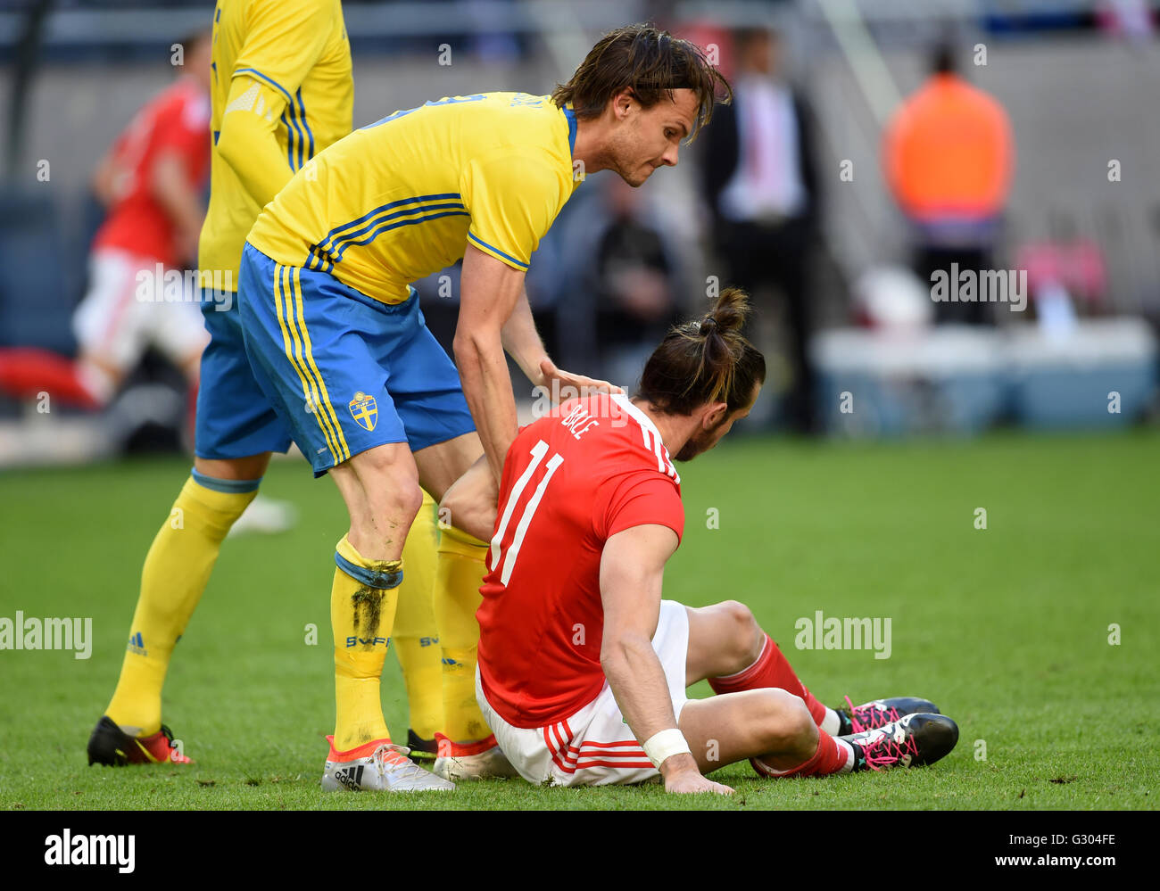 Sweden's Albin Ekdal (left) helps up Wales' Gareth Bale after a collision  during the International Friendly match at the Friends Arena, Stockholm  Stock Photo - Alamy