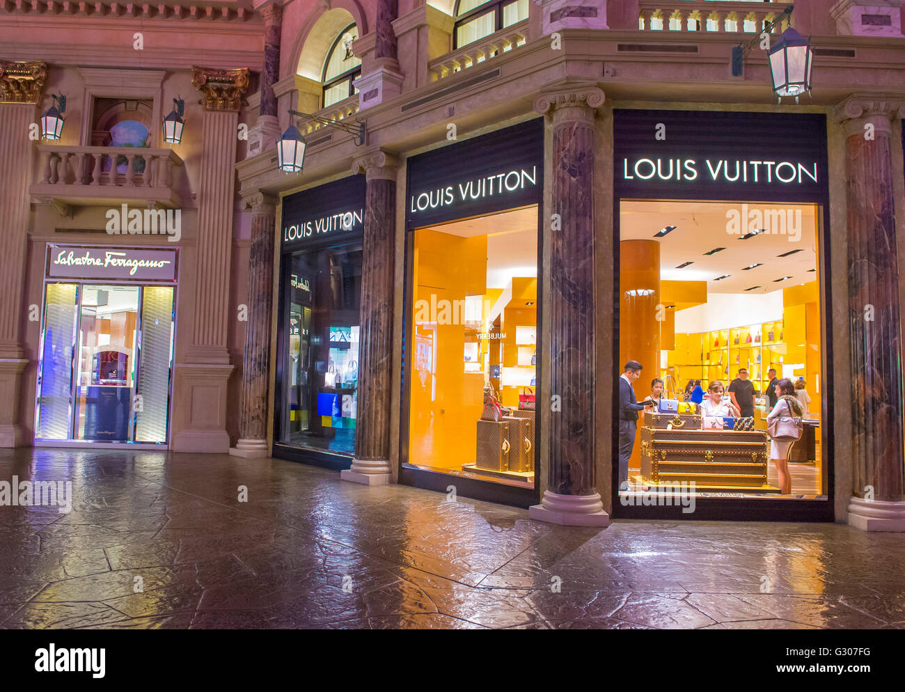 Louis Vuitton Store On The Las Vegas Strip Stock Photo - Download
