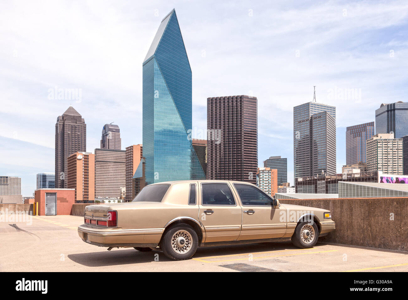 Lincoln Town Car in Dallas Downtown Stock Photo Alamy