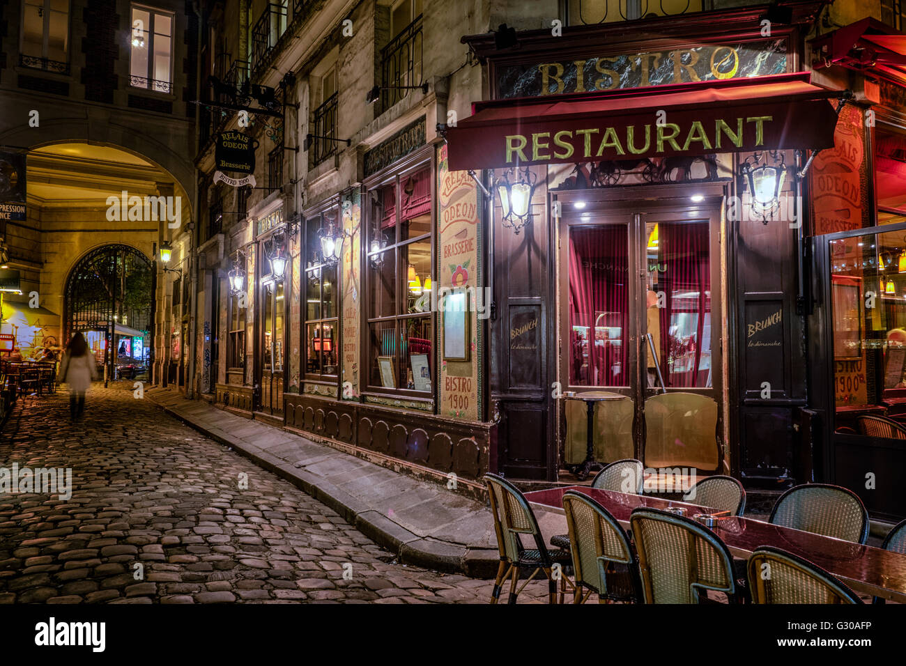 Parisian cafe hi-res stock photography and images - Alamy