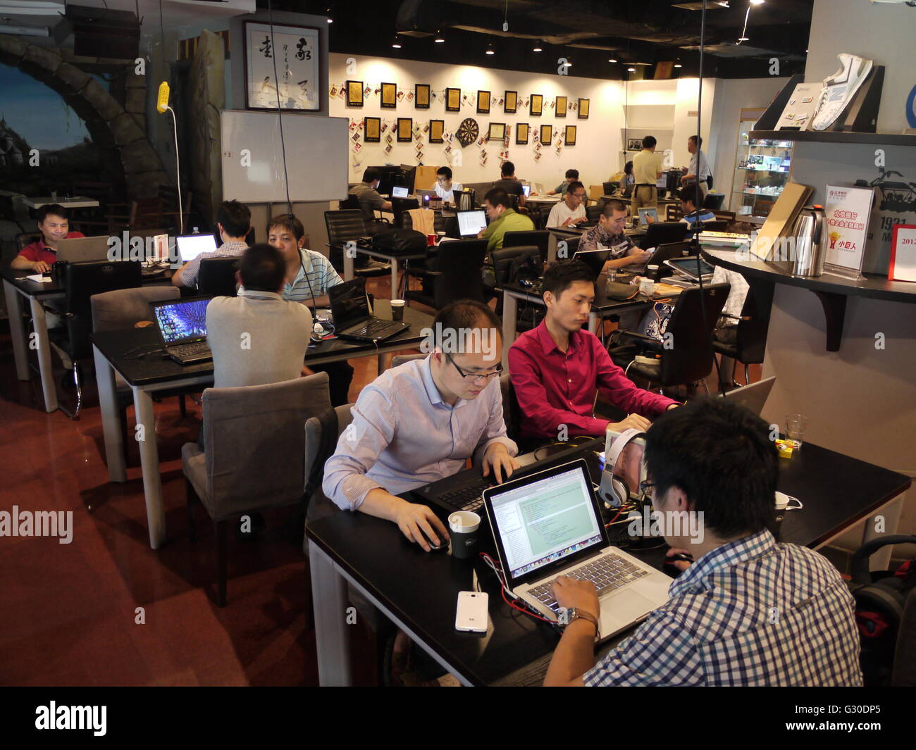Chinese entrepreneurs in a co-working space, in zhongguancun, technological hub of Beijing Stock Photo