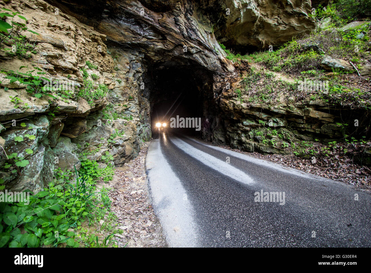 The 900 foot Nada Tunnel in the Red River Gorge of Kentucky. Open to traffic, the harrowing one way tunnel is a thoroughfare for Stock Photo