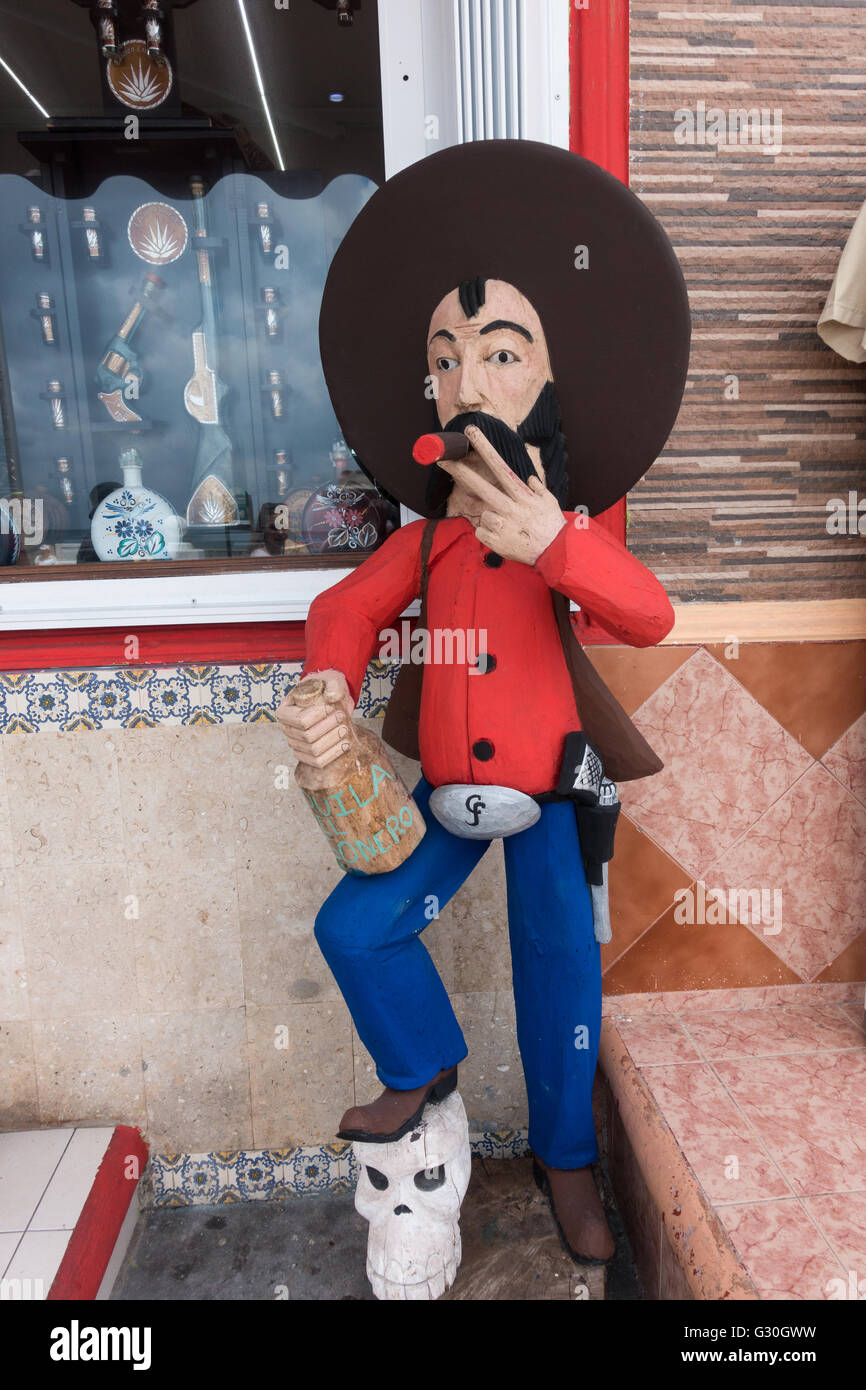 Statue outside shop hires stock photography and images Alamy