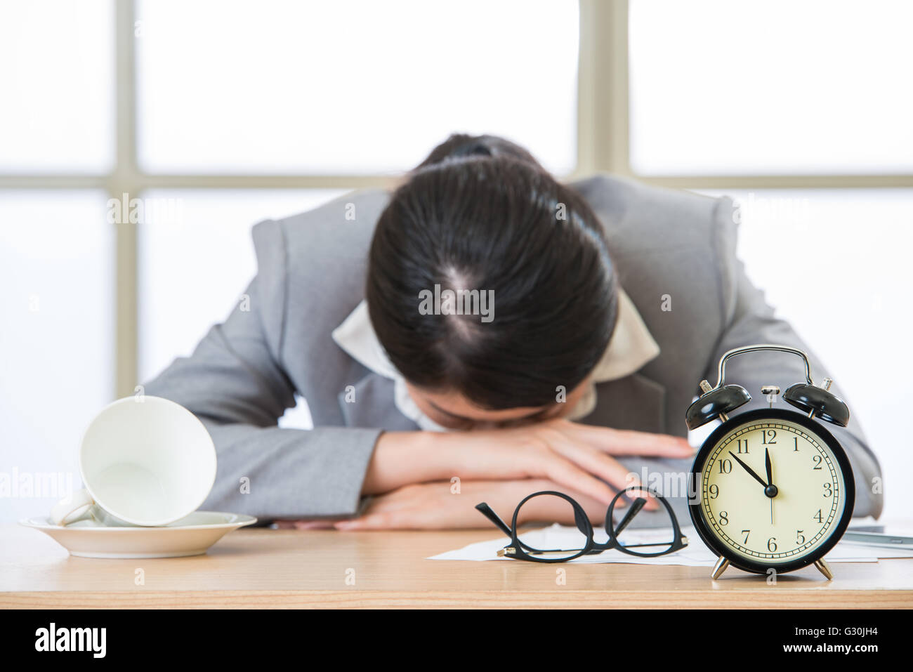 Tired woman are sleeping at desk in the office Stock Photo - Alamy