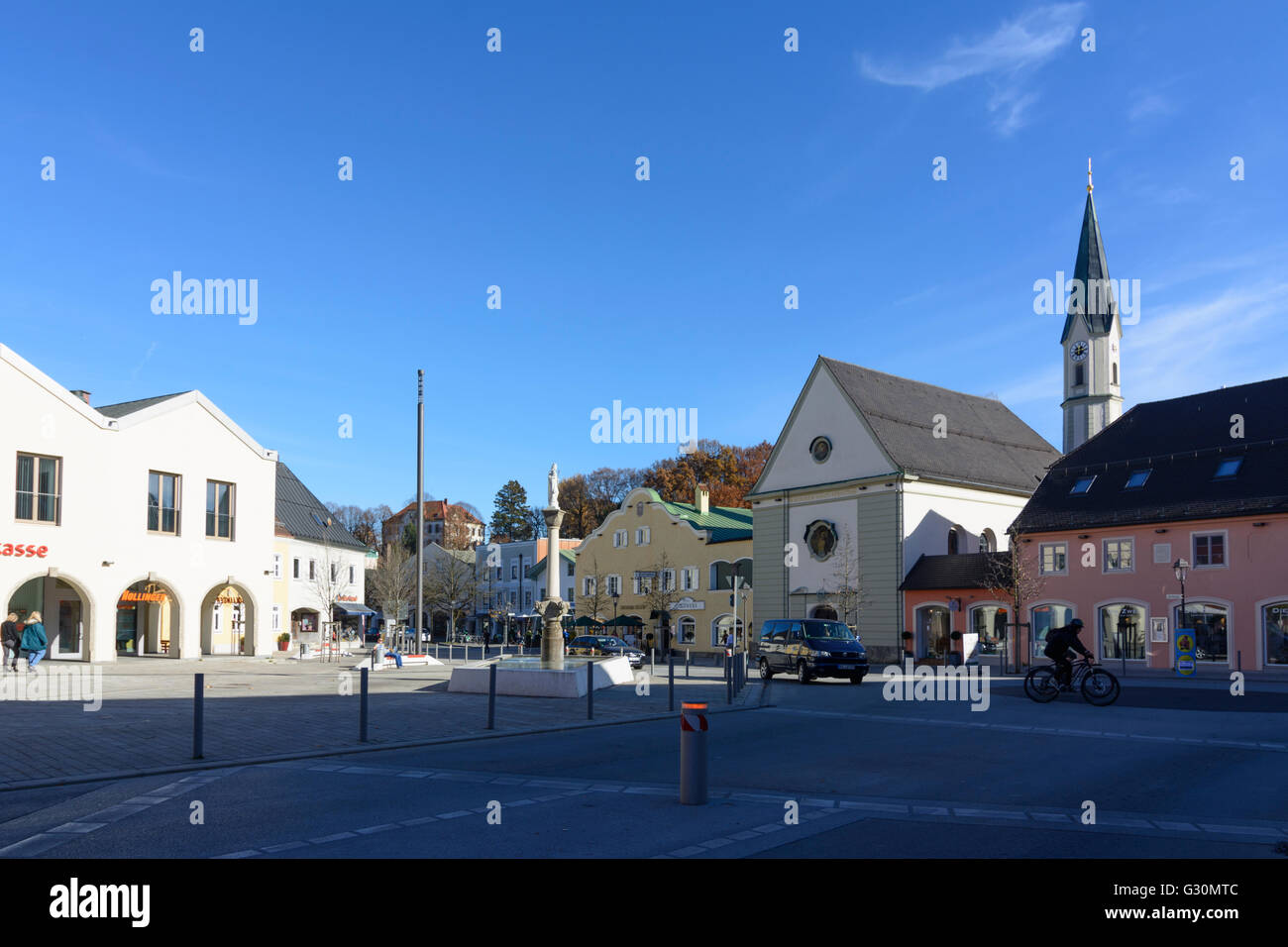 Marienplatz with Mariensäule , the former castle Prantshausen and Sebastianikirche, Germany,  Bavaria, Oberbayern, Bad Aibling Stock Photo