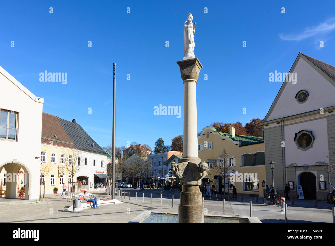Marienplatz with Mariensäule , the former castle Prantshausen and Sebastianikirche, Germany, Bayern, Bavaria, Bad Aibling Stock Photo