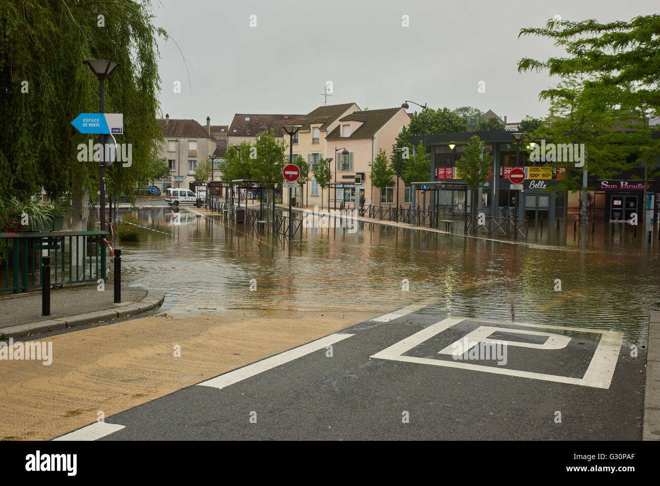 The Almont overflowed in downtown Melun Stock Photo