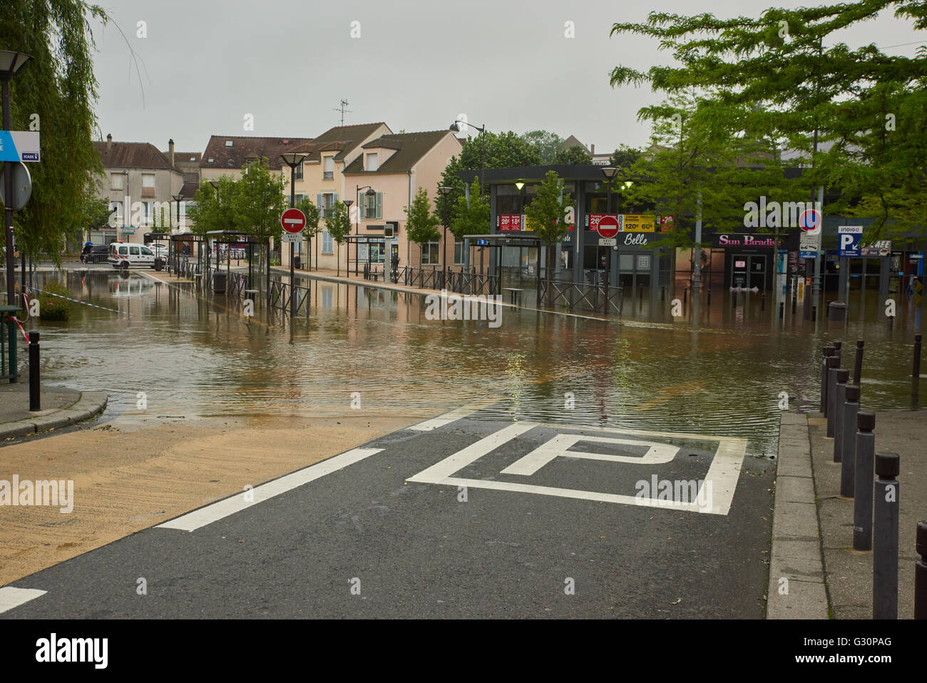The Almont overflowed in downtown Melun Stock Photo